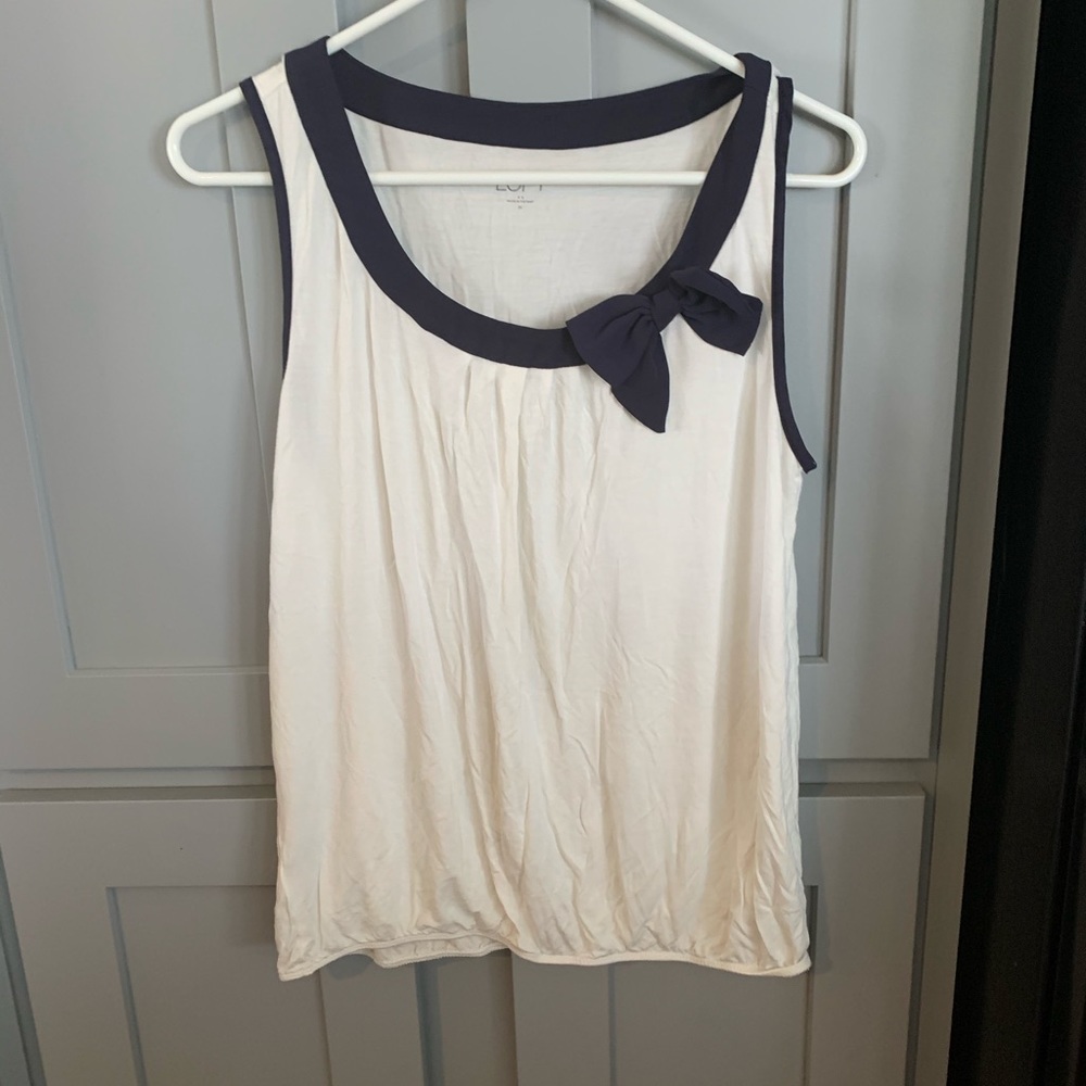 Loft tank top on the collar is navy with a bow